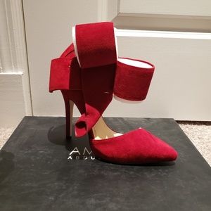 Aminah Adbul jillili shoes! Red pump suede